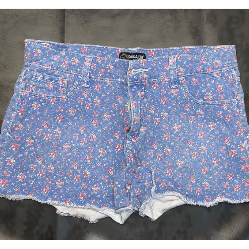 floral shorts